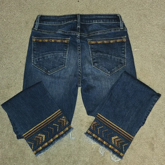 DRIFTWOOD Collete Jeans w/ Embroidered Hem/Pockets 25x26. Size 25. Maybe capris. - Picture 4 of 5